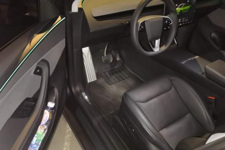 Used Tesla Model Y 2025 Rear-Wheel-Drive Version