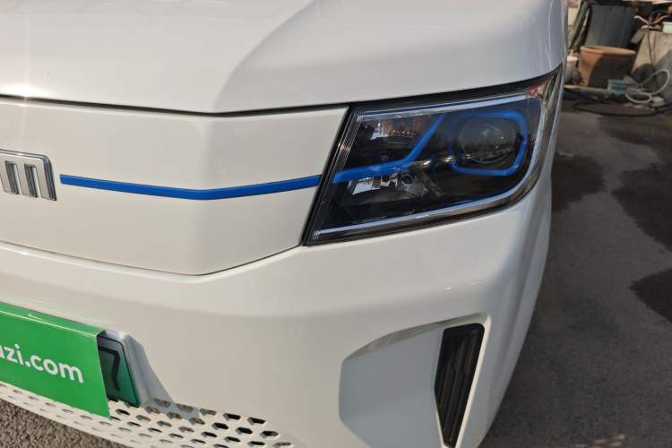 Used SRM Haoyun 2025 Launch Edition Farady 42.3 kWh 305 km 6 seats
