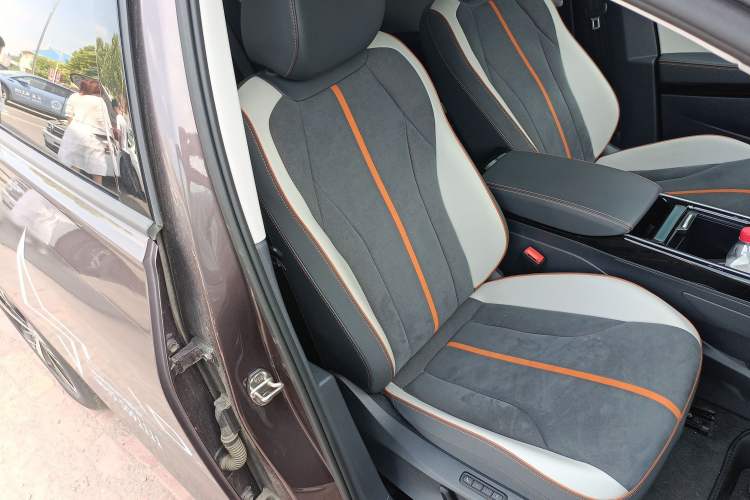 Used Volkswagen ID.6 CROZZ 2022 Long-Range PRO Edition Right Front Seat