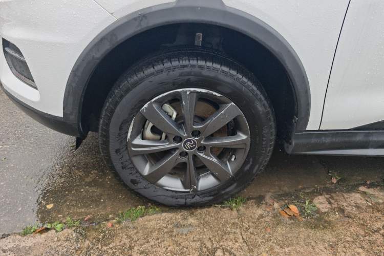 Used BYD Yuan New Energy 2019 EV535 Smart Connect Trendsetting Model Left Front Wheel Hub