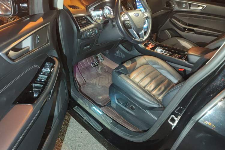 Used Ford Edge 2020 EcoBoost 245 Two-Wheel Drive Titanium 7-Seater Driver Seat