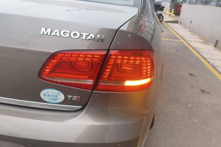 Used Volkswagen Magotan 2015 1.8TSI Luxury Model Right Rear Taillight