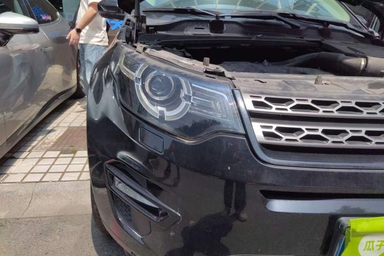 Used Land Rover Discovery Sport 2016 2.0T SE Exterior 6