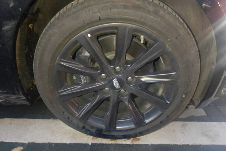 Used Cadillac CT5 2024 28T Prestige Edition Right Front Wheel Hub