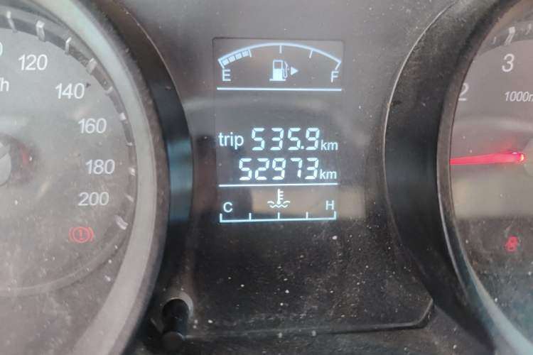 Used Jinbei 750 2016 1.5L e-Drive Version Odometer Close Up