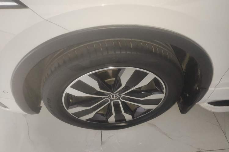 Used Volkswagen Tiguan L 2022 330TSI Automatic Two-Wheel Drive R-Line Enhanced Edition