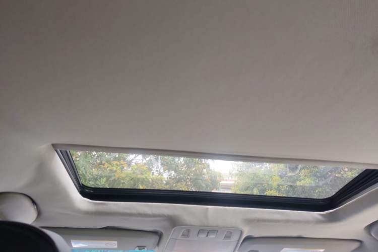 Used Buick GT 2011 GT 1.8L Automatic Fashion Edition Leather Model Headliner