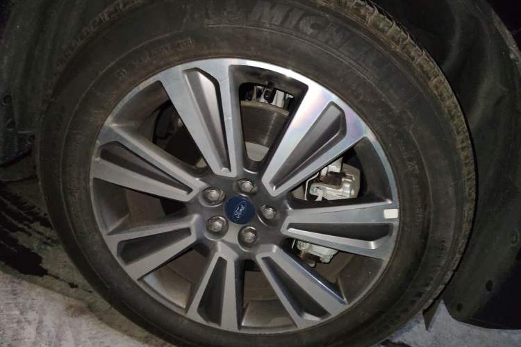 Used Ford Edge 2021 PLUS EcoBoost 245 Two-Wheel-Drive Platinum Edition 5 Seats
