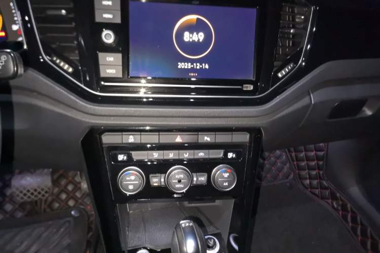 Used Volkswagen T-ROC 2019 280TSI DSG Four-Wheel Drive Luxury Version China V Standard
