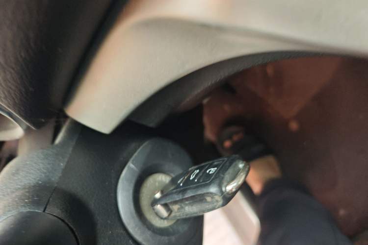 Used Venucia T70 2015 2.0L CVT Smart Choice Edition
