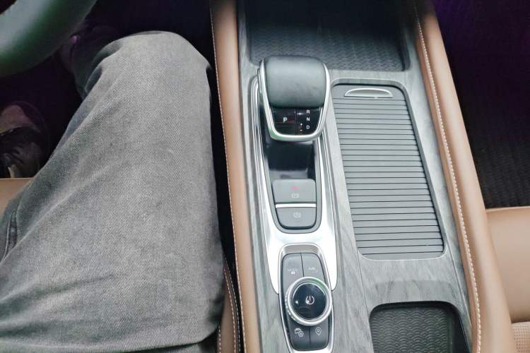 Used Chery Arrizo 8 2025 2.0T Automatic Yu+ Gear Lever