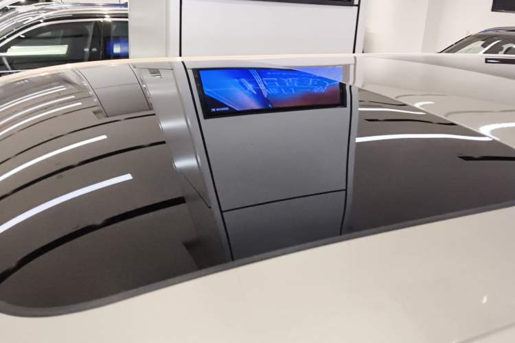 Used Volvo EM90 2025 Ultra Six-Seater
