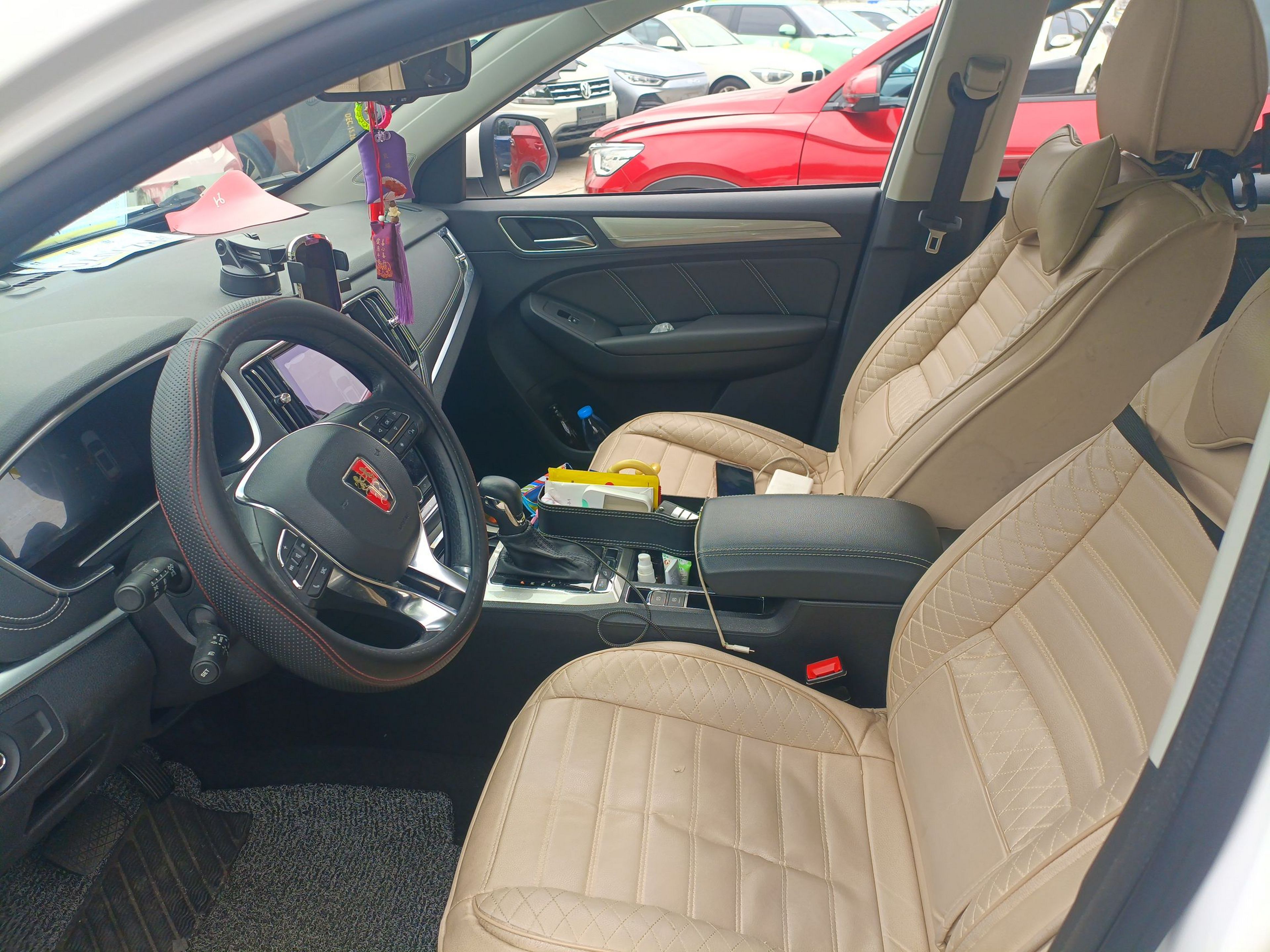 المقاعد الأمامية داخل السيارة