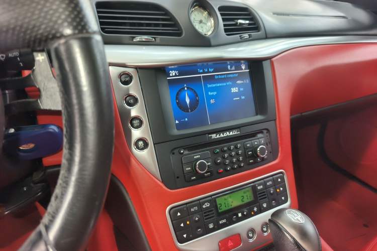 Used Maserati GranTurismo 2007 4.2L Standard Edition Audio And AC Panel