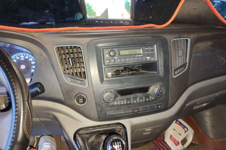 Used Foton Toano 2020 2.0T Multi-Function Short Wheelbase Mid-Roof 5/6-Seater China VI Emission Standard 4F20TC3