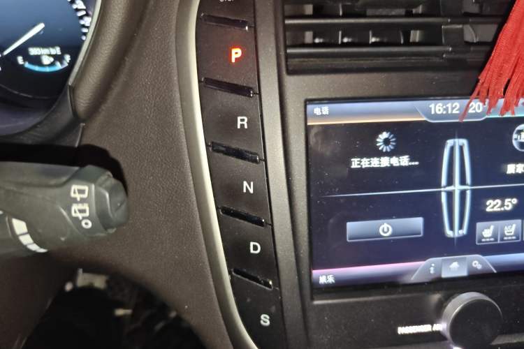 Used Lincoln MKC 2014 2.0T Two-Wheel-Drive Luxury Edition Gear Lever