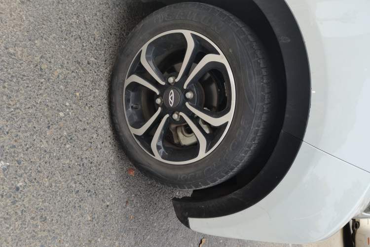 Used Chery QQ Little Ant 2021 200 000-Yuan Ant Fan Edition Talent Version NMC Battery 408 km续航 Right Front Wheel Hub