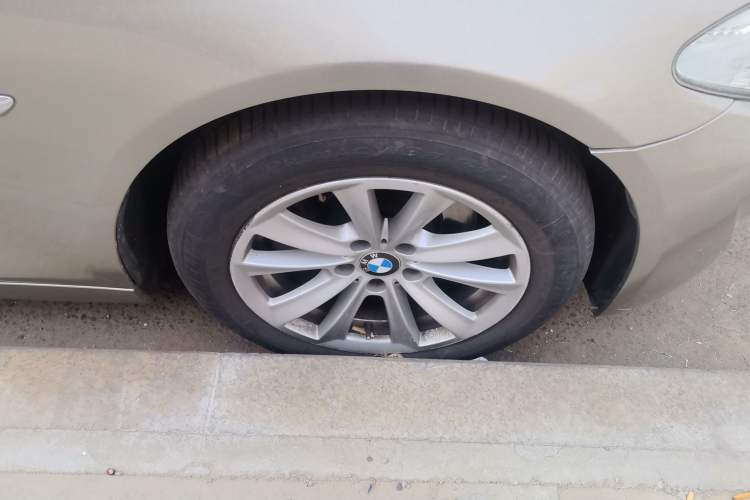 Used BMW 5 Series 2011 523Li Luxury Model Right Front Wheel Hub