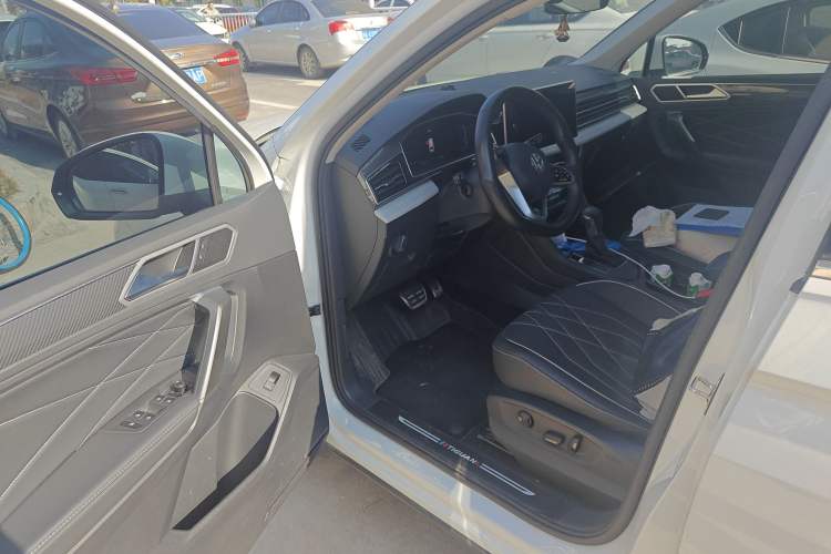 Used Volkswagen Tiguan L 2023 330TSI Automatic Two-Wheel Drive R-Line Enjoyment Edition