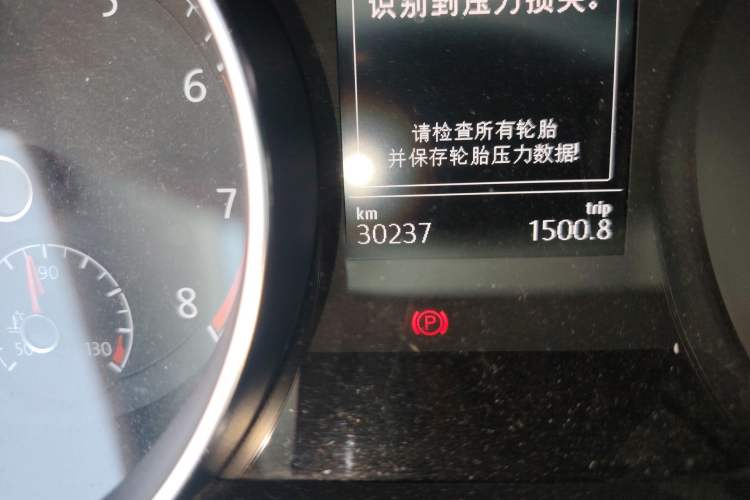 Used Volkswagen Golf 2017 1.6L Automatic Comfort Million-Vehicle Anniversary Edition Odometer Close Up