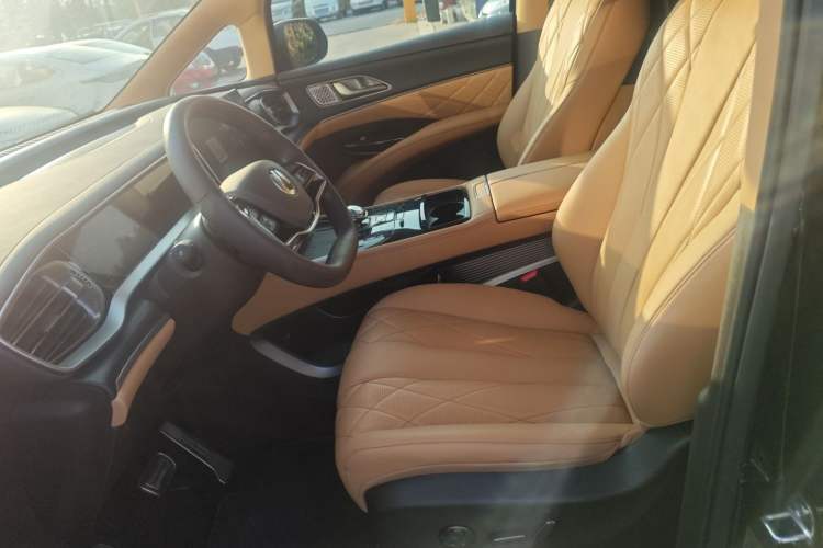 Used Denza D9 2025 DM-i Intelligent Drive 1020 Four-Wheel Drive Prestige Model