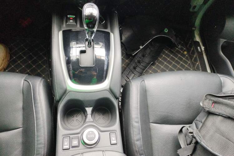 Used Nissan X-Trail 2019 2.5L CVT Smart Connect Luxury Edition 4WD Gear Lever