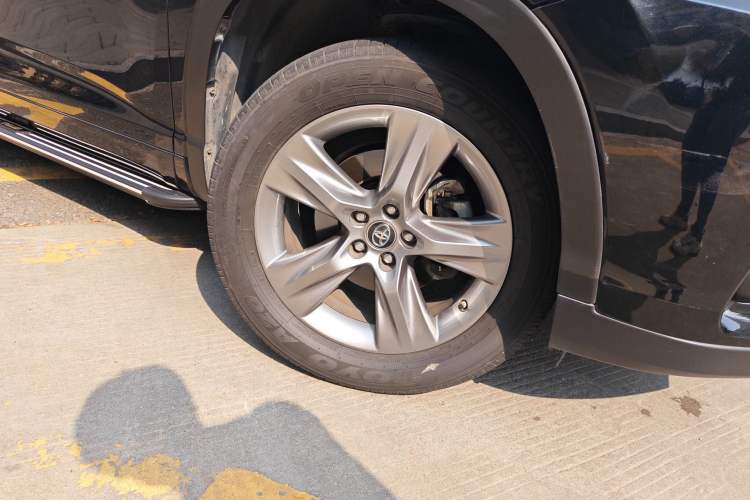 Used Toyota Highlander 2018 2.0T Four-Wheel Drive Luxury Edition 7 Seats China V Emission Standard