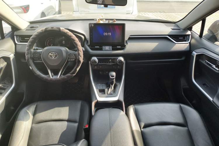 Used Toyota RAV4 2021 2.0L CVT 4x4 Style PLUS Edition
