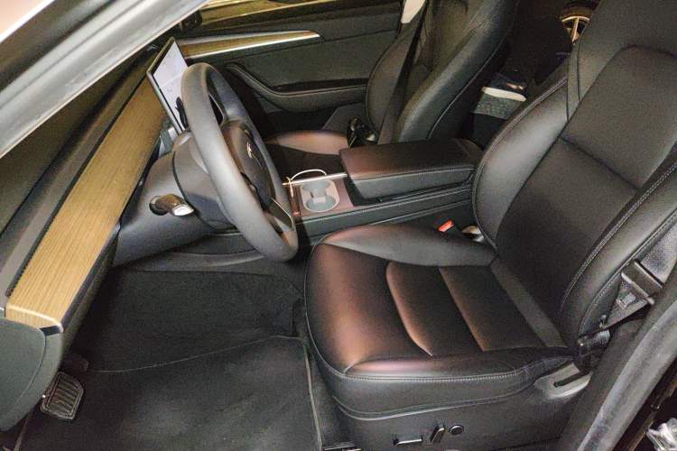 Used Tesla Model Y 2022 Rear-Wheel-Drive Version Left Front Seat