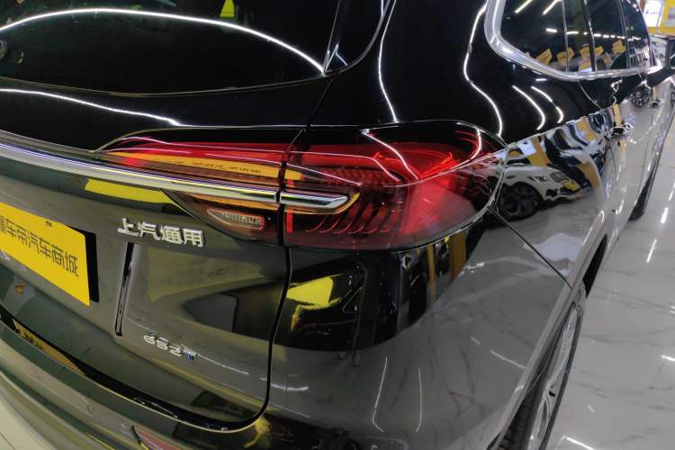 Used Buick Envision 2022 Encore Plus 652T Five-Seat Luxury Model Exterior 3