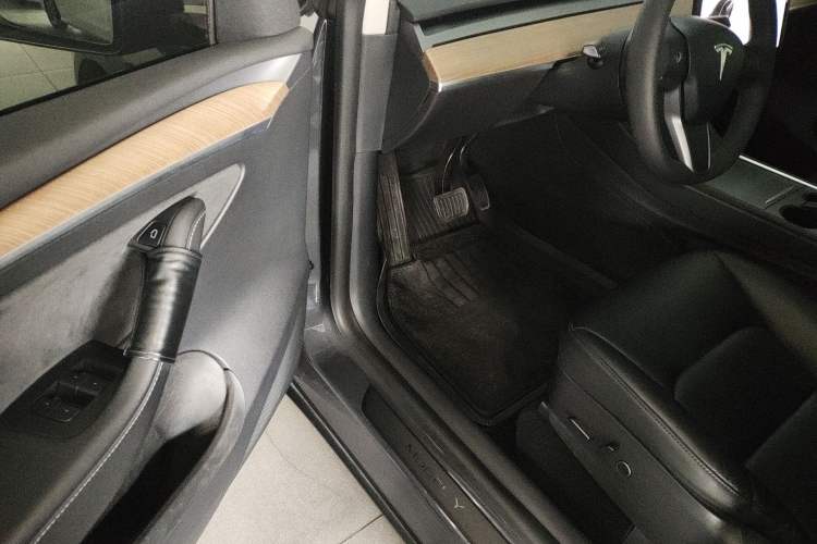 Used Tesla Model Y 2021 Long-Range All-Wheel-Drive Version