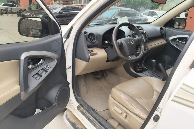 Used Toyota RAV4 2011 2.4L Automatic 4x4 Luxury Edition Driver Seat