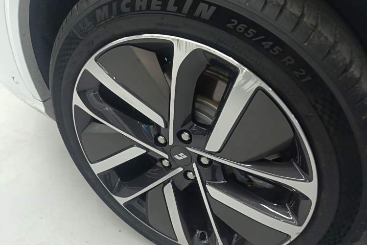 Used Li Auto L7 2023 Max model Right Rear Wheel Hub