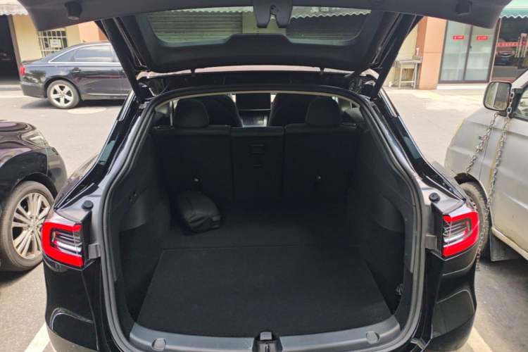 Used Tesla Model Y 2022 Long-Range All-Wheel-Drive Version
