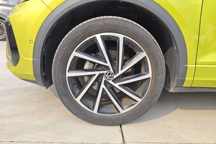 Used Volkswagen T-ROC 2023 300TSI DSG Two-Wheel Drive Starlight Edition
