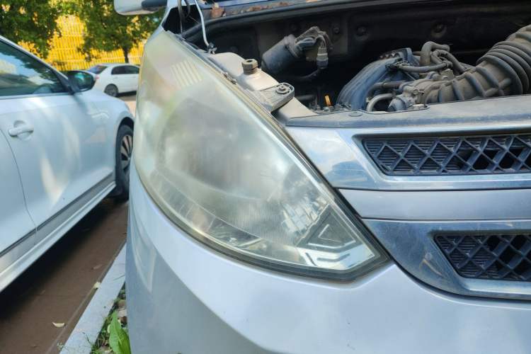 Used Wuling Rongguang V 2015 1.2L Standard Version Right Front Headlight