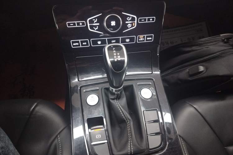 Used Hongqi H5 2019 30TD Dynamic Edition Gear Lever