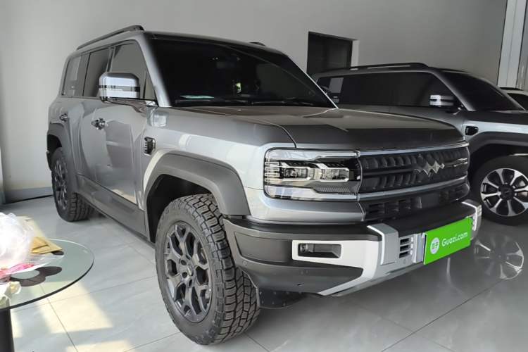 Used Formula Leopard 5 2023 Cloud Ride Flagship Edition Front Right 45 Deg