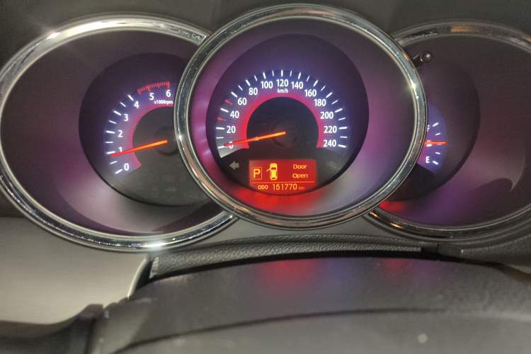 Used Kia Sorento 2012 2.2T Diesel Luxury Edition Odometer Close Up