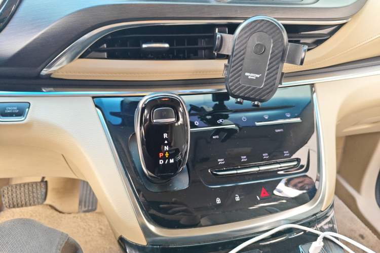 Used Buick GL8 2023 Facelifted Land Cruiser Executive Luxury Version Gear Lever