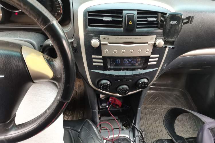 Used Haima Puxima 2010 1.6L Manual 7-Seater Luxury Audio And AC Panel