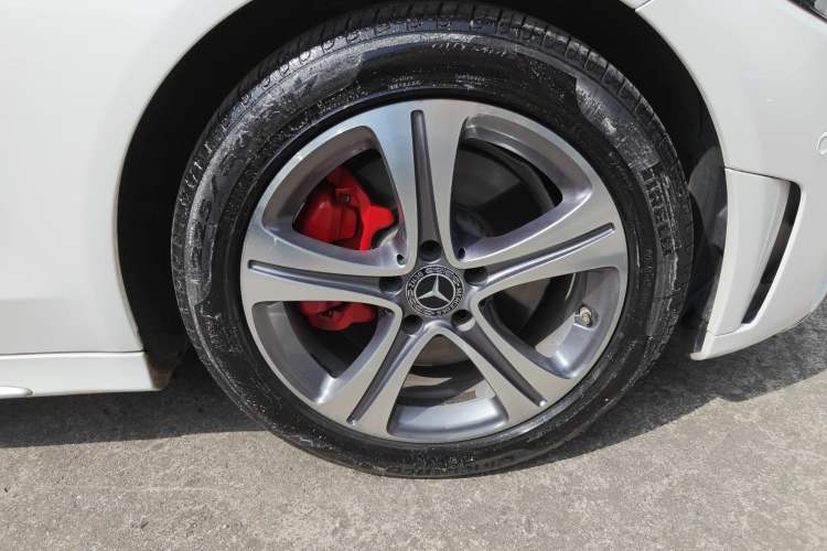 Used Mercedes-Benz C-Class 2020 Restyled C 260 L Sport Edition Right Front Wheel Hub