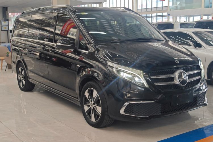 Used Mercedes-Benz V-Class 2021 V 260 Prestige Edition Front Right 45 Deg