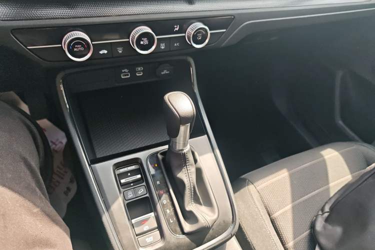 Used Honda Breeze 2023 240TURBO Two-Wheel Drive Elite Edition 5 Seats Gear Lever