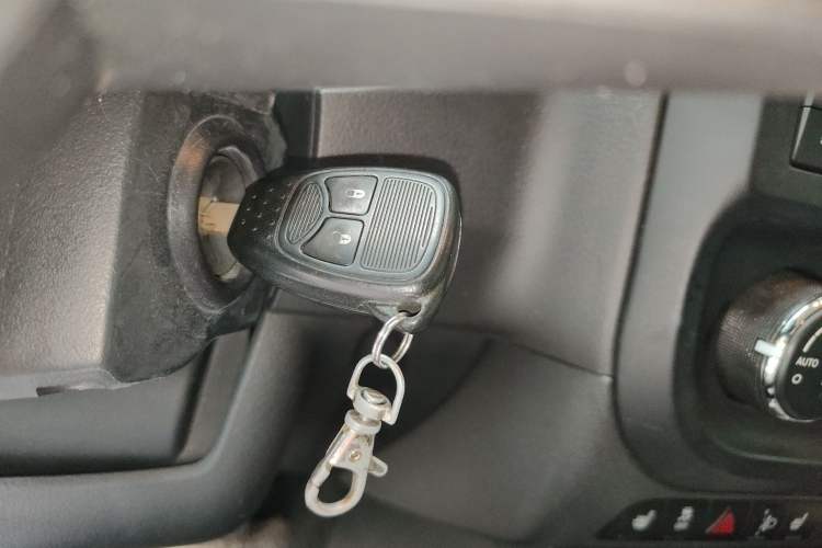 Used Jeep Compass 2013 2.0L two-wheel drive luxury version Vehicle Key