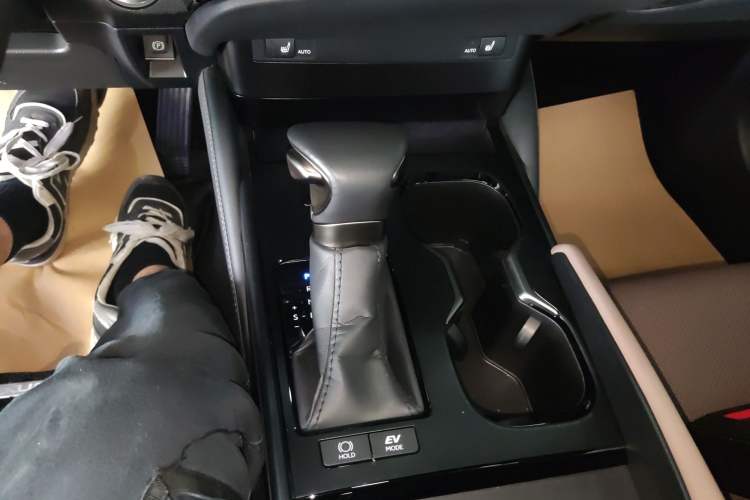 Used Lexus ES 2022 300h Excellence Edition
