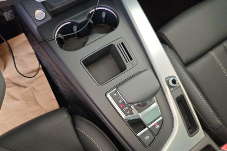 Used Audi A4L 2022 40 TFSI Luxury Dynamic Model Gear Lever