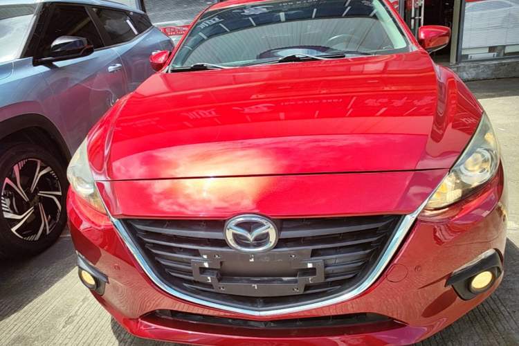 Used Mazda 3 Axela 2016 Sedan 1.5L Automatic Luxury Model
