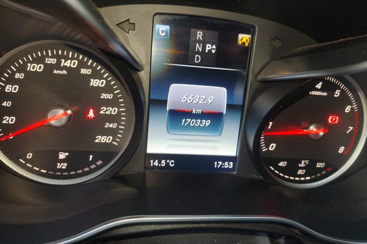 Used Mercedes-Benz C-Class 2016 C 200 L 4MATIC Sport Edition Odometer Close Up