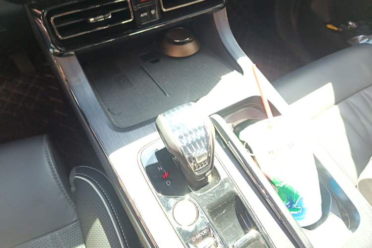 Used GAC Trumpchi GS8 2022 Dual-Engine Series 2.0TM Four-Wheel Drive Prestige Edition (6 Seats) Gear Lever